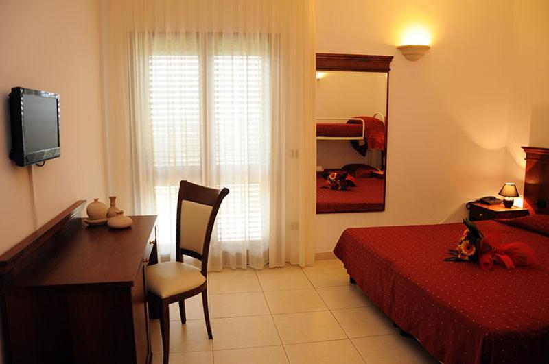 Agri Hotel Conte Salentino Sant Isidoro  Bagian luar foto