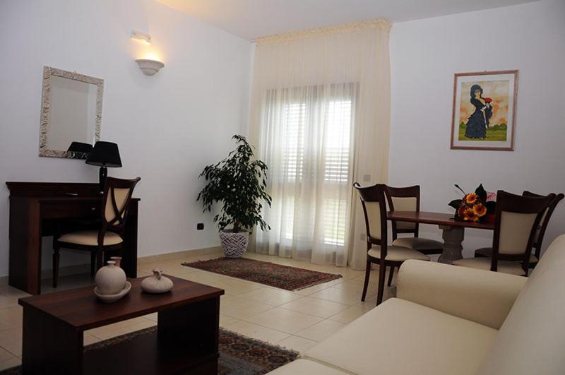 Agri Hotel Conte Salentino Sant Isidoro  Bagian luar foto