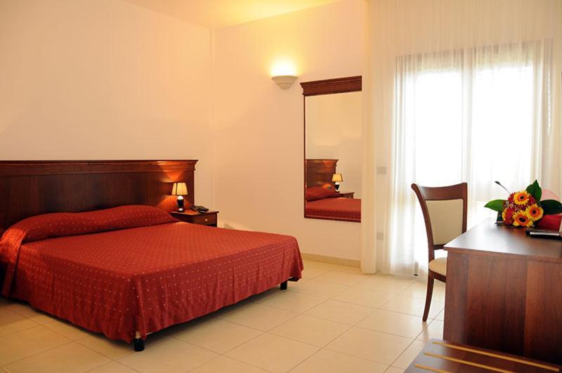 Agri Hotel Conte Salentino Sant Isidoro  Bagian luar foto