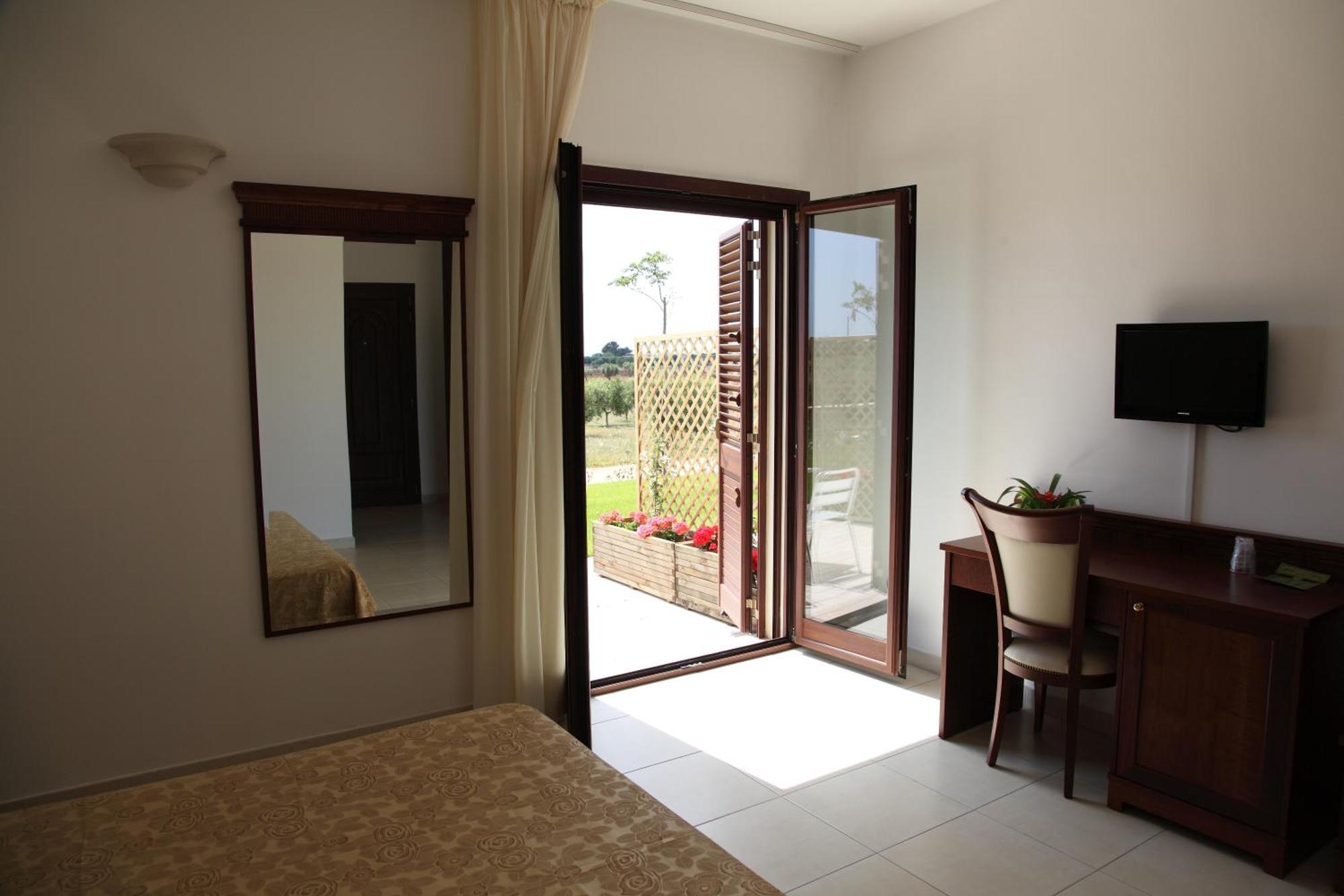 Agri Hotel Conte Salentino Sant Isidoro  Bagian luar foto